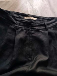 Chic Wide-Leg Black Pants