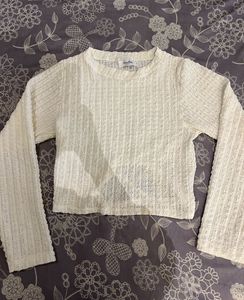 Super cute off-white  long sleeve top 🥥