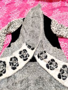 Women Black &amp; White Rose Design Sweater With Stylish Hoodie