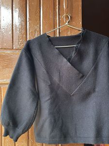 Black V-Neck Long Sleeve Top