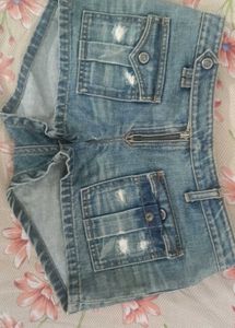 Low-rise distressed denim shorts