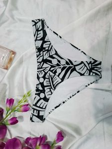 🇳🇿💫🎀Stylish Black &amp; White Bikini Bottom