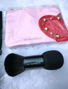 Original MAC Foundation Brush Duoand Pouch