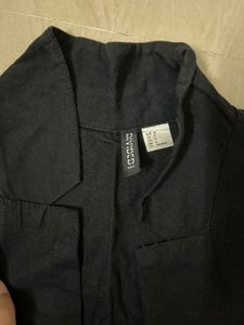H&amp;M Black Cropped Button-Up Shirt