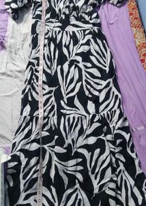 Chic Black &amp; White Leaf Print Maxi Dress