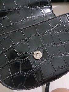 Mast &amp; Harbour Black Sling Bag