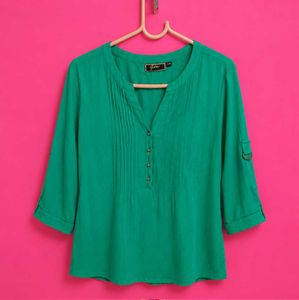 Mandarin style buttoned top