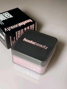 Huda Beauty Easy Bake Loose & Setting Powder