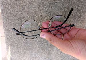 Vintage Round Frame Eyeglasses- Retro Charm, Moder