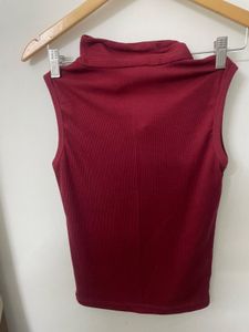 Sleeveless Collared Cherry Ribbed Top
