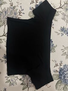 H&amp;M Black Off-shoulder Cropped Top