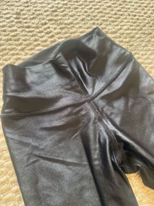 Alo Shiny Black Leggings