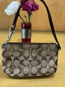 Coach Monogram Wristlet Clutch(original)