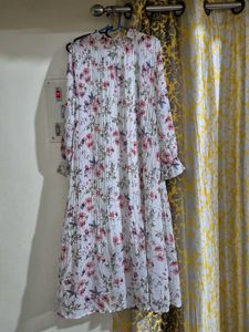Chic Floral Pleated Maxi Dress