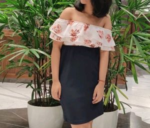 Whit Off Shoulder Crop Top