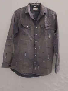 Stylish Men's Button-Down Shirt