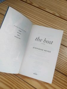 Stephanie Meyer Book  The Host