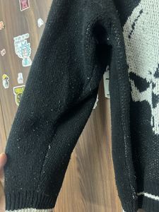 Black Skull Print V-Neck Sweater