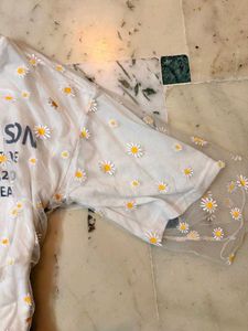 Daisy Print Mesh Sleeve T-Shirt