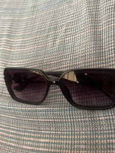 Chic Black Sunglasses