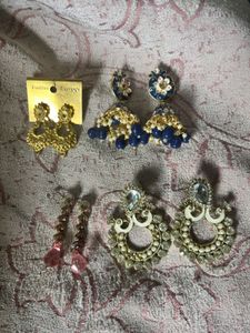 Set of 4 traditional Earrings