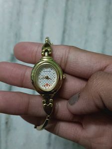 Elegant Gold Sonata Watch