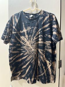 TIE DYE streetwear t-shirt ( fits size-S to M )