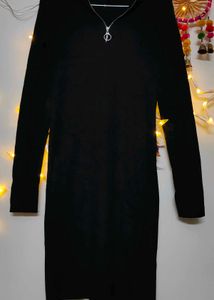 Chic Black Zip Neck Midi Dress