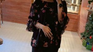 Floral Print Sheer off shoulder top
