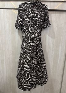 H&amp;M - Chic Leaf Print Midi Dress