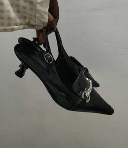 Elegant kitten heels 👠