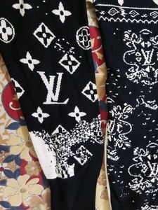 Stylish Black &amp; White Monogram Print Top