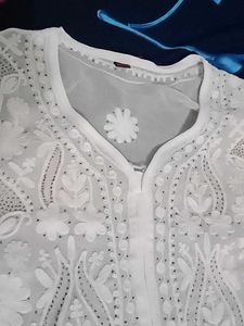 💕beautiful luckhnavi white floral kurti❤️