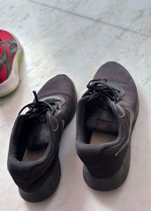 Nike Black Athletic Shoes