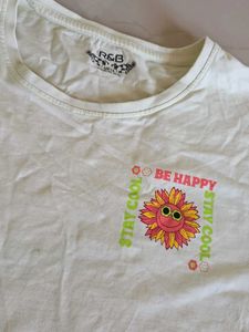 Graphic "Be Happy" T-Shirt