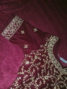MAROON VELVET BRIDAL LEHENGA HEAVY GOLD ZARI