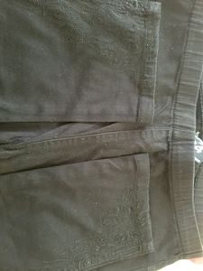 3/4th Elastic Fit Jeggings With Embroidery At End