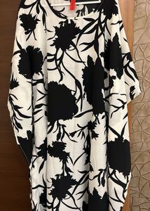 Chic Black &amp; White Floral Kaftan Size XL