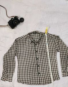 Unisex Apple Cut Design Shirt with Pocket