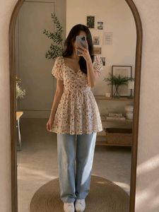 Floral Print V-Neck Puff Sleeve Top