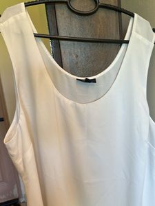 Chic White Sleeveless Top