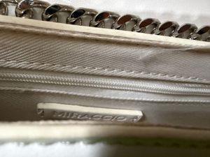 Chic White Chain Crossbody Bag