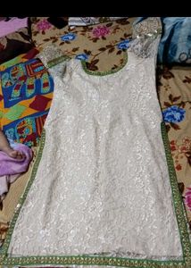 Elegant White Kurta with Intricate Embroidery