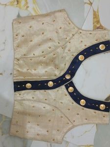 Embroided blouse with pubb