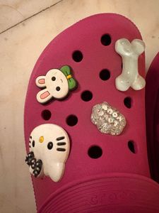 Pink Crocs with free gibitz