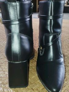 Chic Black Heeled Boots