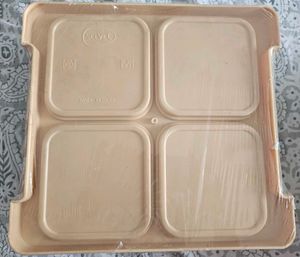 4 Airtight boxes with tray