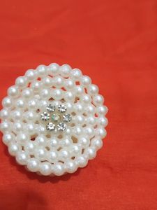 Beautiful Pearl Look White Hair Clutcher