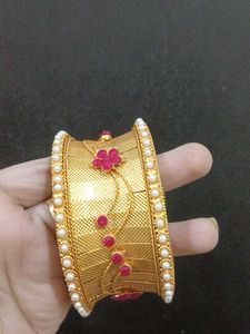 Elegant Gold Bangle