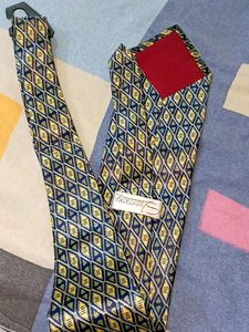 Shemoy Tie